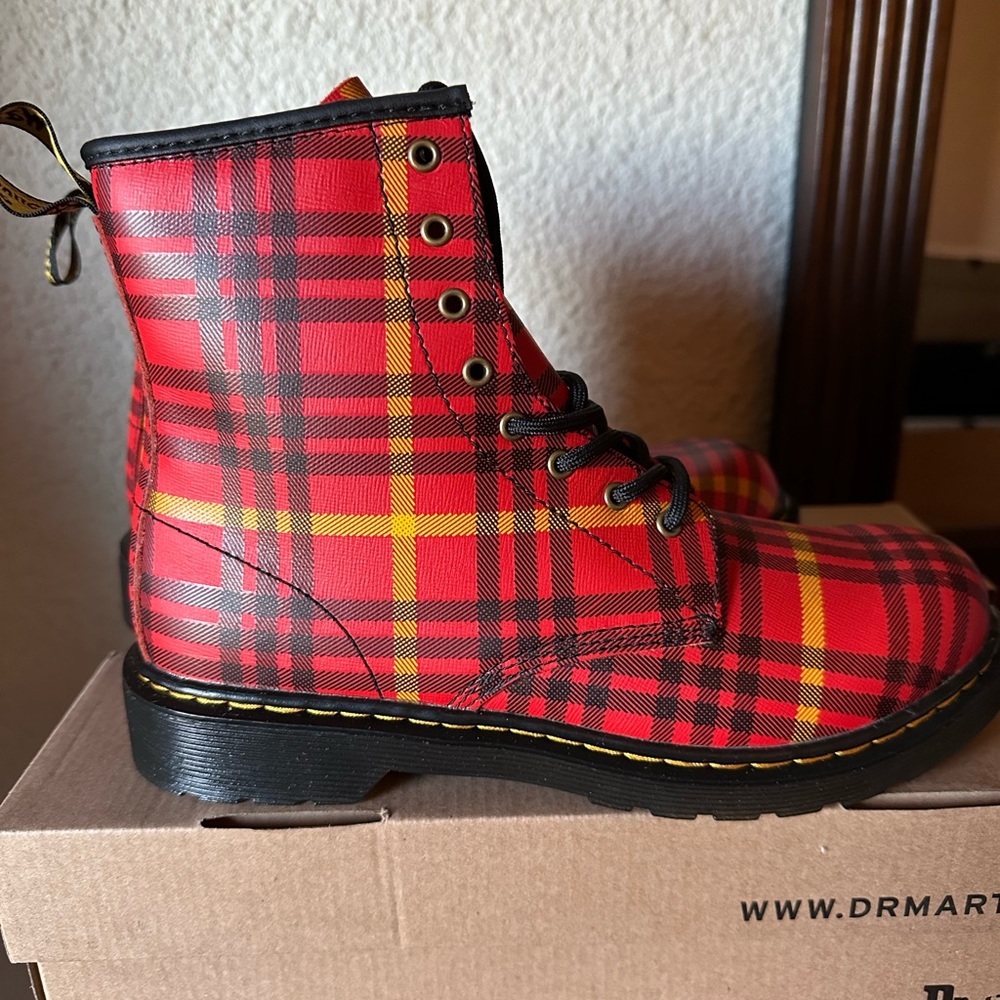 Dr. Marten 1460Y tartan plaid BNIB UK size 5, US women’s size 7